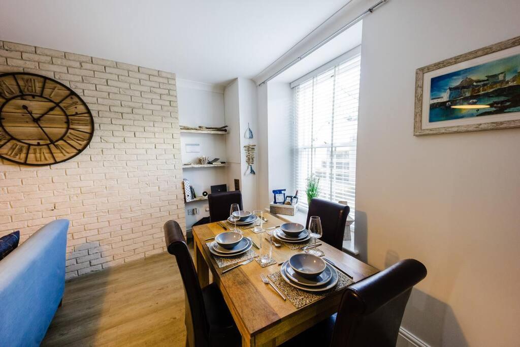 Flat 1 Flint House Tenby - 2 Bedroom - Garden - Dog Friendly Esterno foto